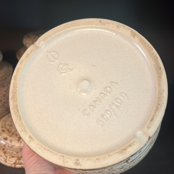 (OOS) Set of 3 Genin Trudeau Beauce Pottery Canisters - Picture 5 of 13